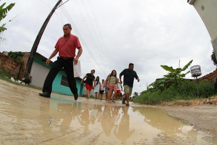 Moradores da comunidade Bom Pastor reclamam da ausência de serviços básicos