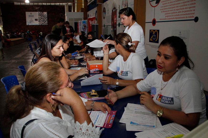 Inscrições para o programa ‘Bolsa Idiomas’ começam na próxima terça-feira (27)