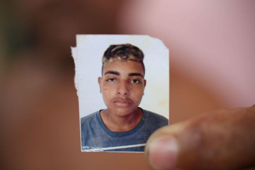 Adolescente que assaltava com arma de brinquedo é morto no Alvorada