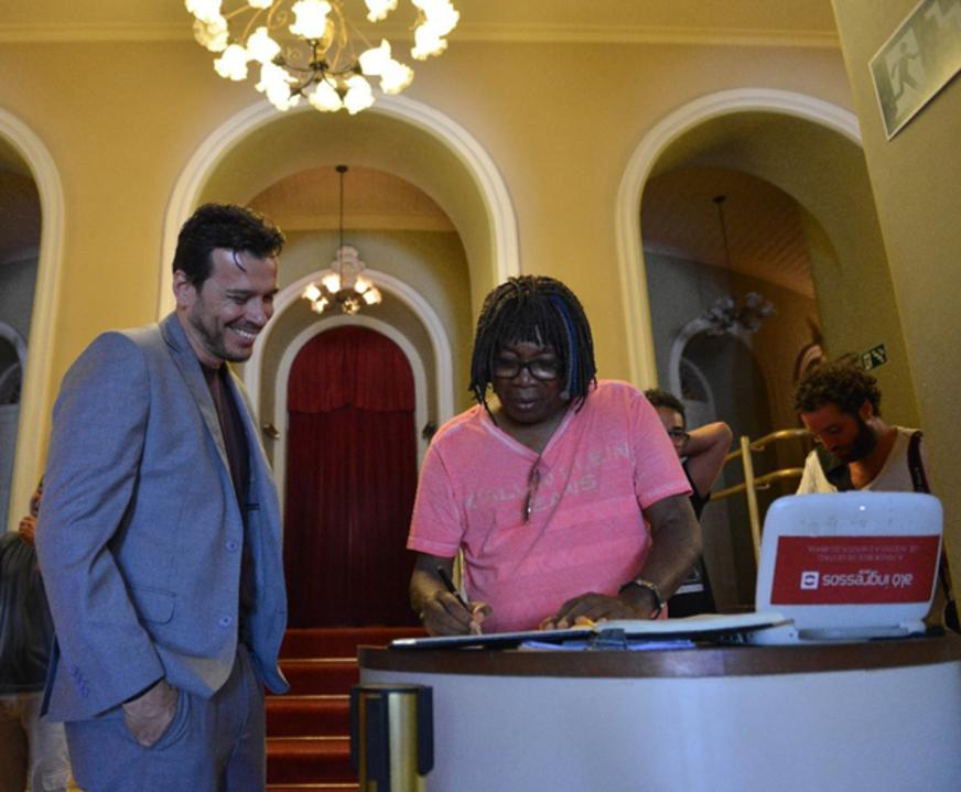 Cantor Milton Nascimento e ator Daniel de Oliveira visitam Teatro Amazonas