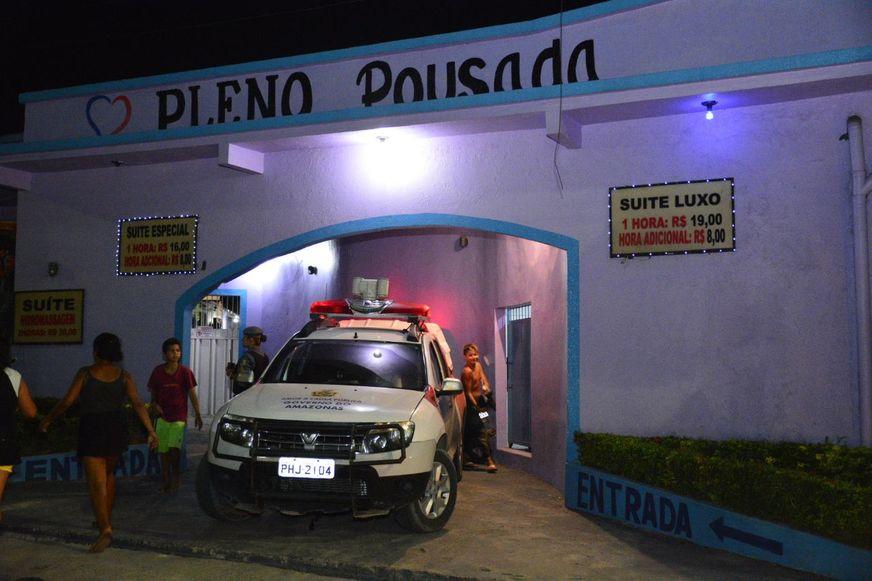 Homem é executado com nove tiros nas costas e cabeça, dentro de quarto de motel