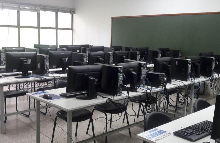 Laboratórios de Ciências e Tecnologia podem ser obrigatórios em escolas públicas