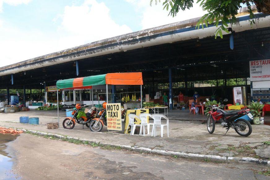 Homem é assassinado com quatro tiros dentro da Feira do Coroado, em Manaus