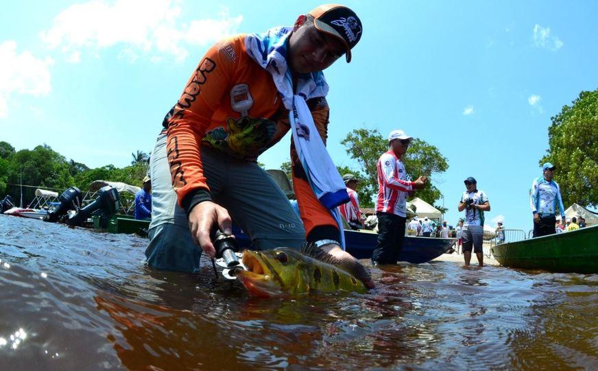 Evento vai discutir formas de regularizar, controlar e estimular pesca no AM