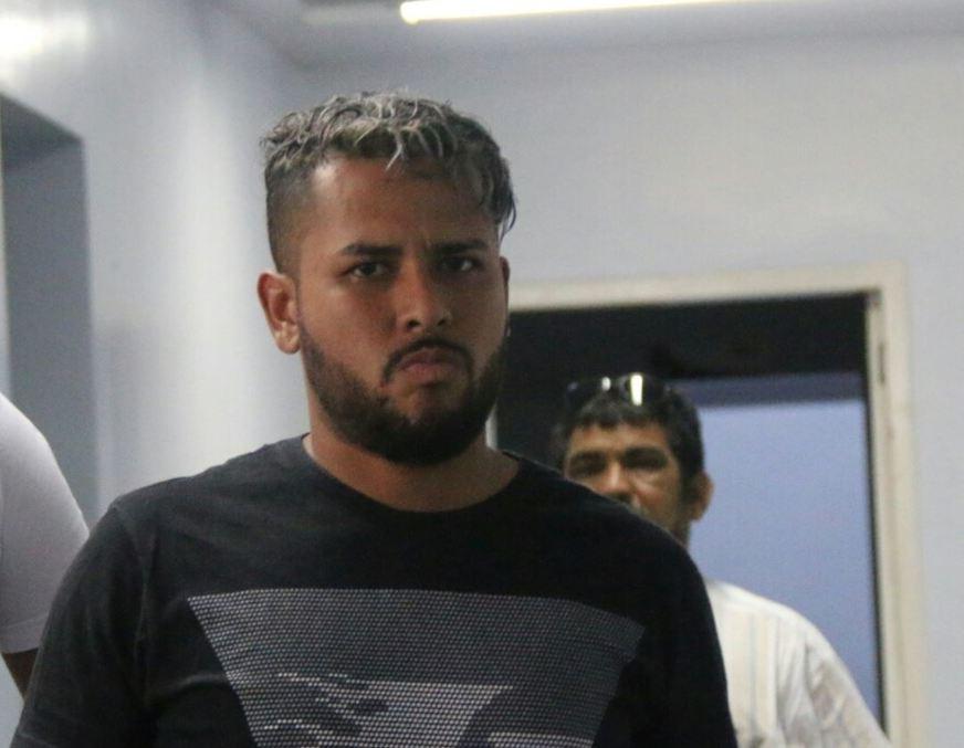 Homem é preso em revista policial após receber ligação de pessoa pedindo droga