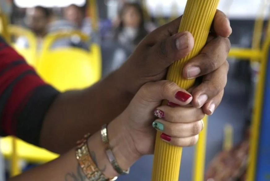 Comissão do Senado aprova projeto que criminaliza importunação sexual