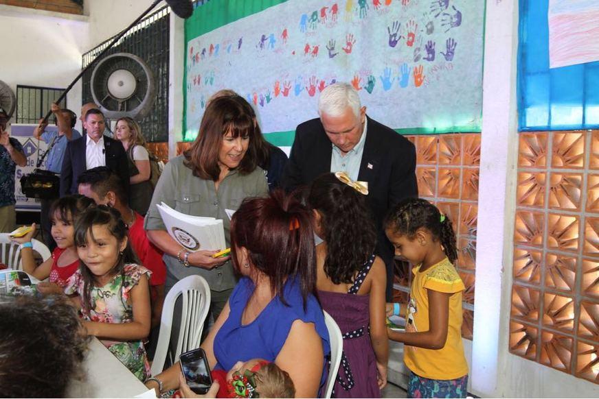 Vice-presidente dos EUA se solidariza com crianças imigrantes em abrigo de Manaus