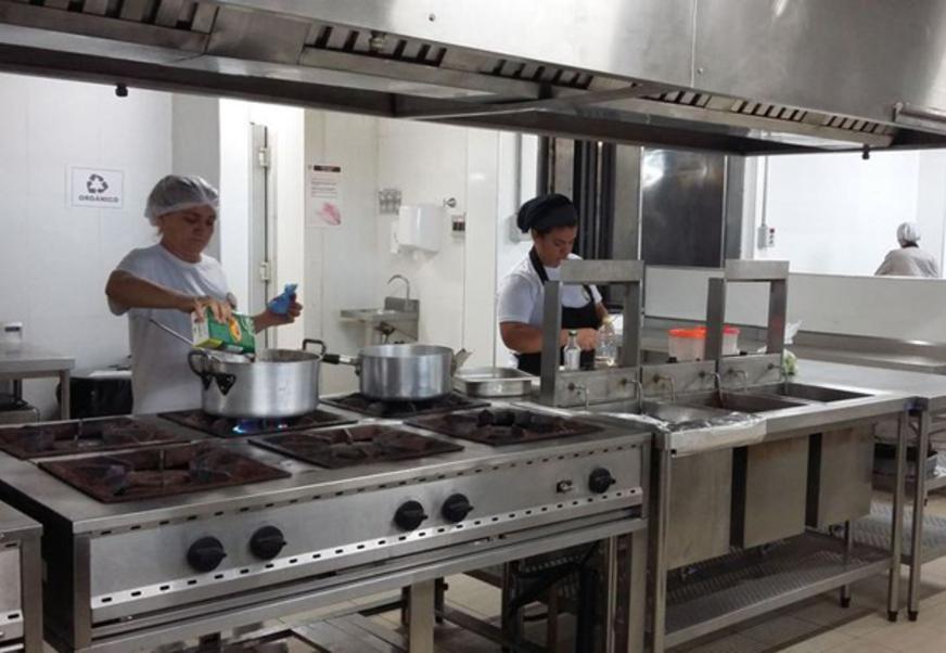 Empresas do comércio abrem vagas para almoxarife, cozinheiro e confeiteiro