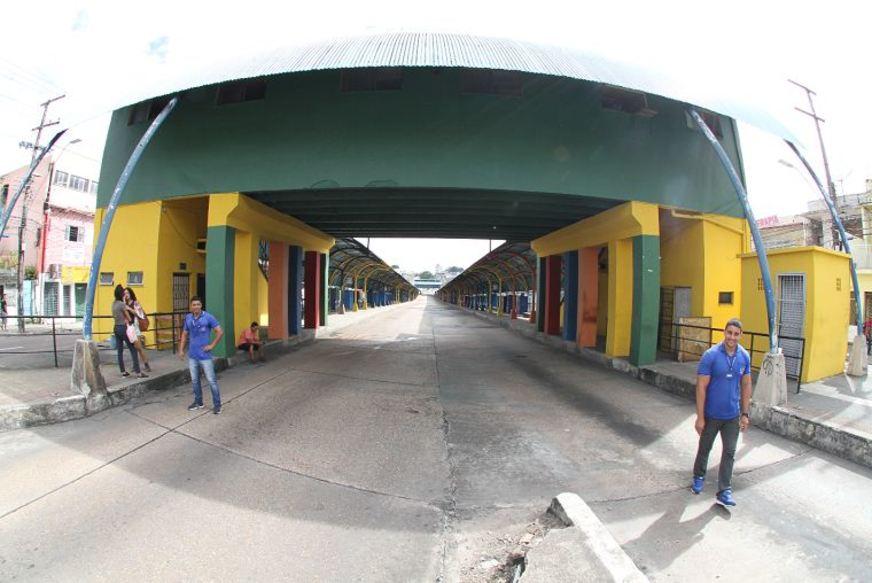 Ônibus param 100% e prefeito Arthur ‘some’ no feriado