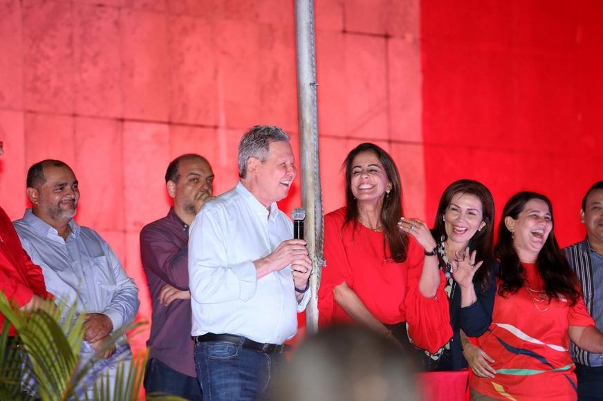 Fator ‘Betinha’ compromete até diplomacia