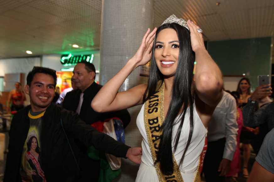 Miss Brasil 2018, amazonense Mayra Dias desembarca em Manaus
