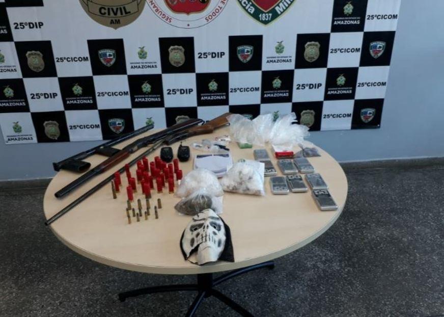 Universitário é preso com drogas, armas e munições em casa no Armando Mendes