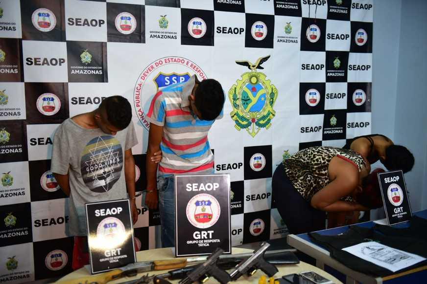 Quatro são presos e adolescente é apreendido com armas no Nova Cidade