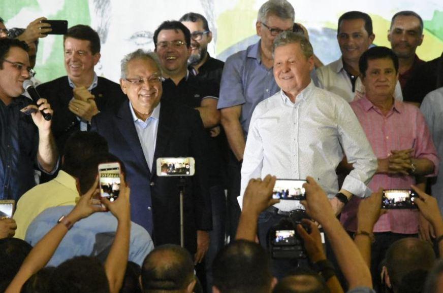 PR e DEM com um pé no bloco de Amazonino