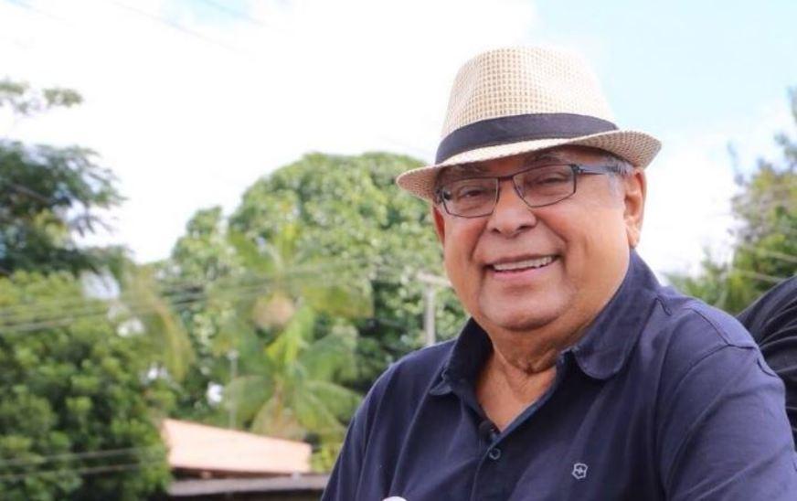 Amazonino de um lado, PDT do outro