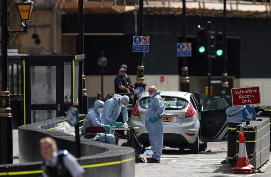 Motorista atropela e deixa vários feridos diante do Parlamento britânico