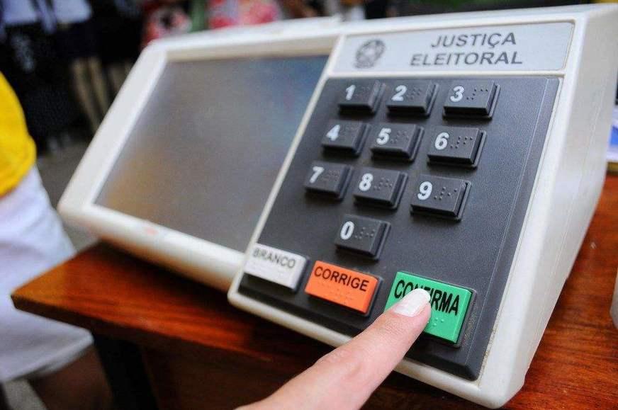 Homem, ‘quarentão’ e com diploma: conheça o perfil do candidato no Amazonas