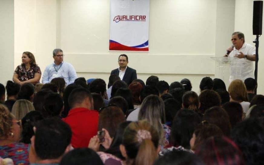 Seduc lança programa de especialização para profissionais da educação da rede estadual