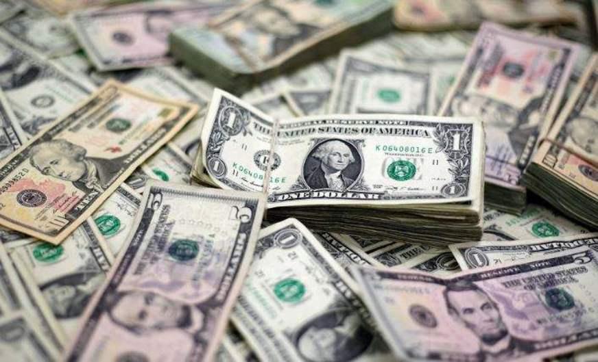 Após alta do dólar, Banco Central intervém e moeda fecha o dia cotada a R$ 4,14