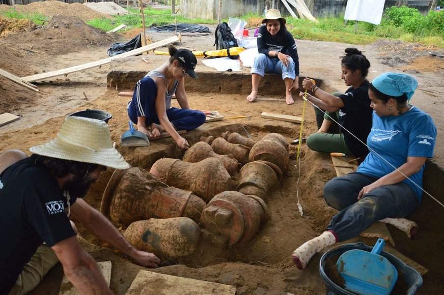 Arqueólogos descobrem ‘cemitério’ na Amazônia com urnas funerárias indígenas