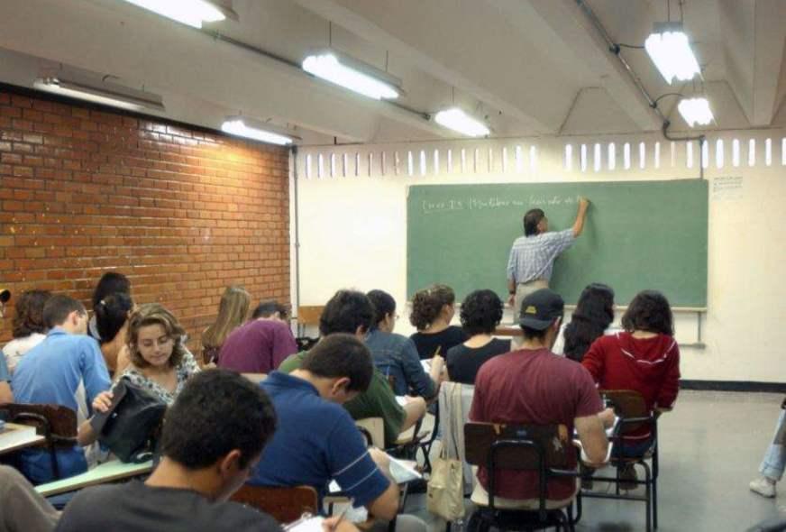 Marcha à ré na educação