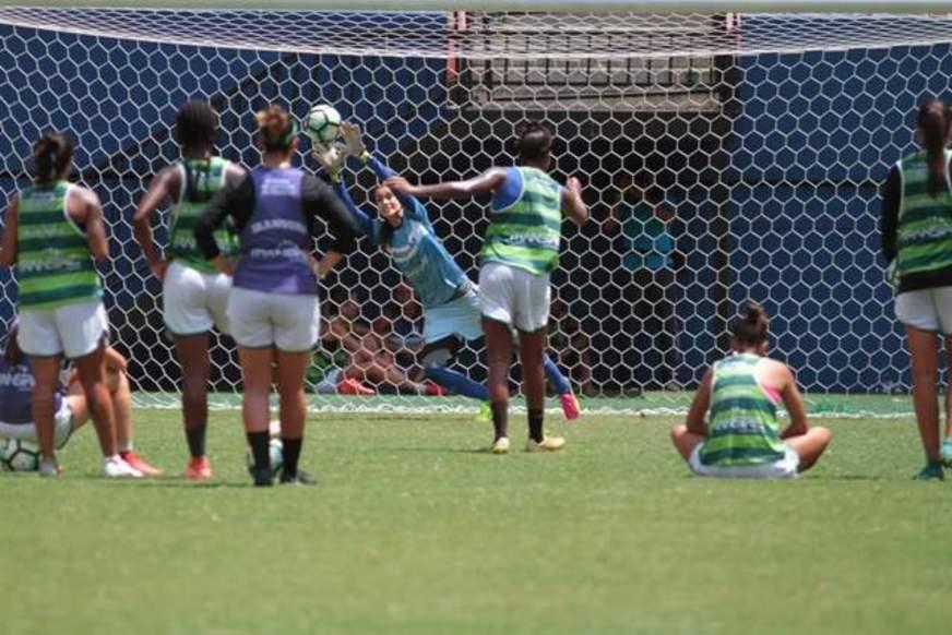 Iranduba volta a treinar enquanto aguarda definição de novo técnico