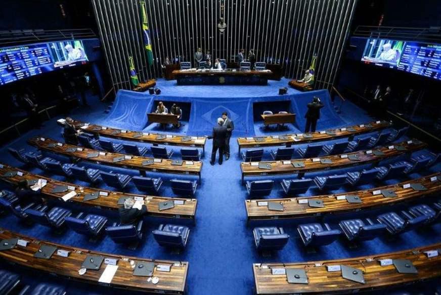 Corrida pelo Senado fica mais acirrada