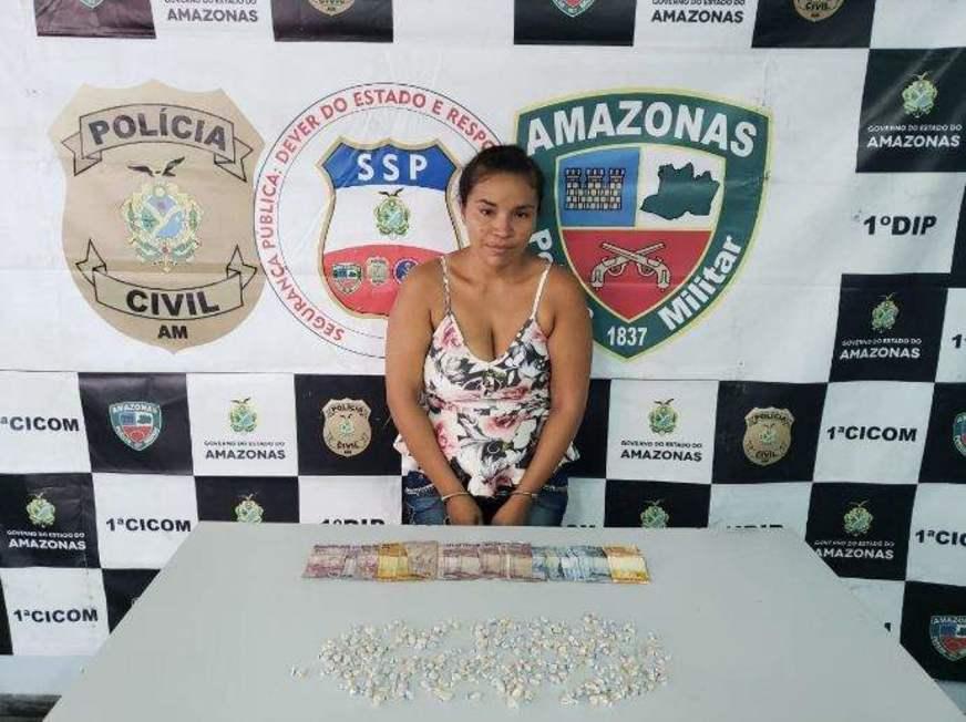 Mulher que vendia drogas em rua no Centro é presa com 194 trouxinhas