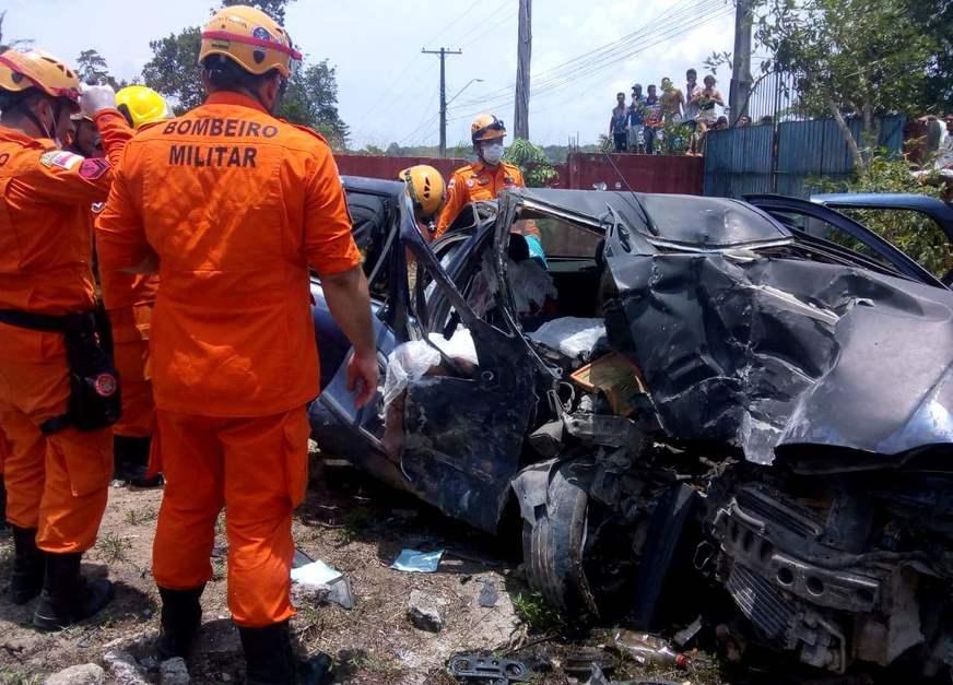 Capotamento deixa dois mortos e um ferido na av. do Turismo, em Manaus