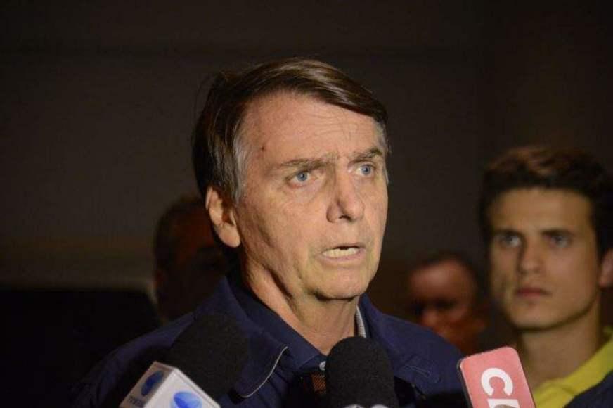 Bolsonaro diz que deverá participar de dois debates com Haddad