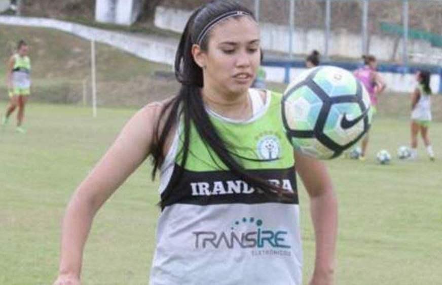 Zagueira Antônia chega ao Iranduba como reforço e querendo se adaptar à equipe