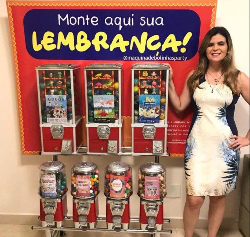Mulher tira renda extra com ‘máquinas de brindes’ e inova em festas infantis