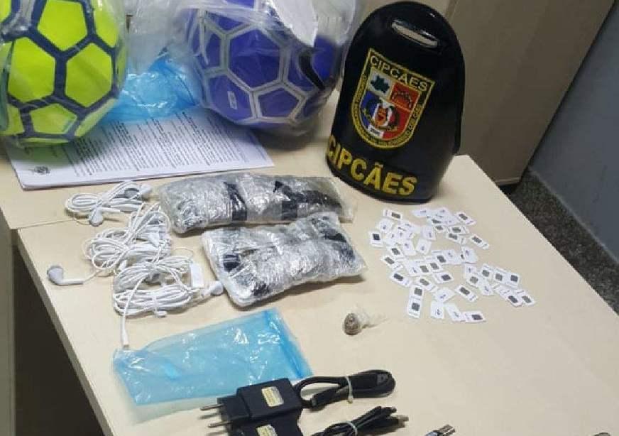 Trio é preso ao arremessar bolas com drogas e celulares para dentro de presídio