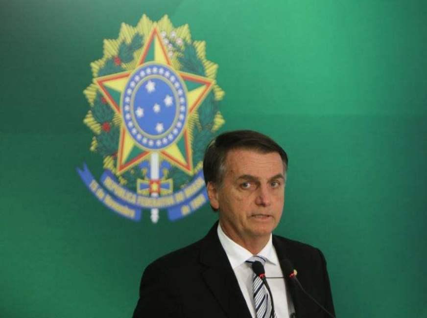 Após anúncio de Cuba, Bolsonaro diz que programa Mais Médicos não será suspenso