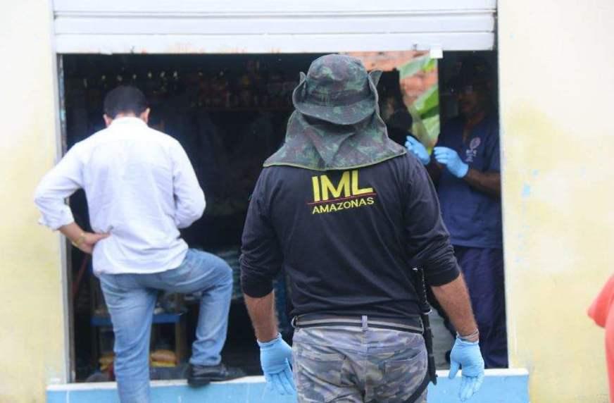 Comerciante é morto com seis facadas no pescoço no bairro Riacho Doce