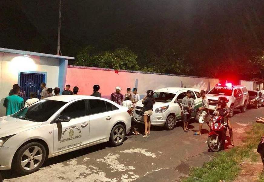 Força-tarefa acaba com festa em Parintins com adolescentes alcoolizados e drogados
