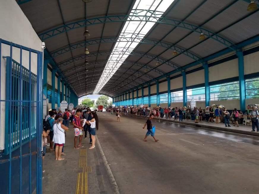 Rodoviários param ônibus e movimento ‘caminha para 100%’, diz sindicato