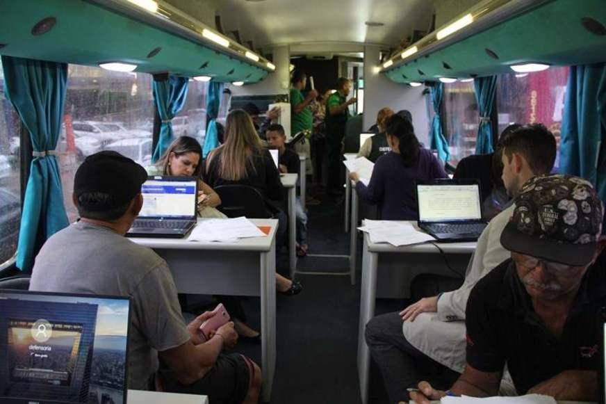 DPE emite ofícios e solicita documentos para vítimas de incêndio no Educandos