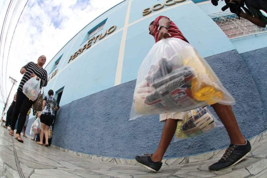 Mapa: veja onde entregar doações a vítimas do incêndio no Educandos