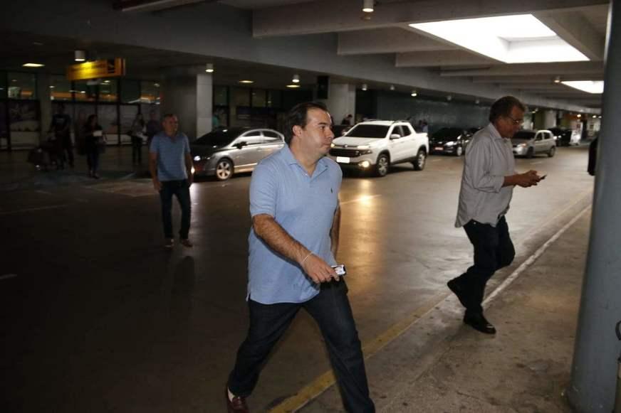 Maia deixa Manaus às pressas e segue para SP de jatinho