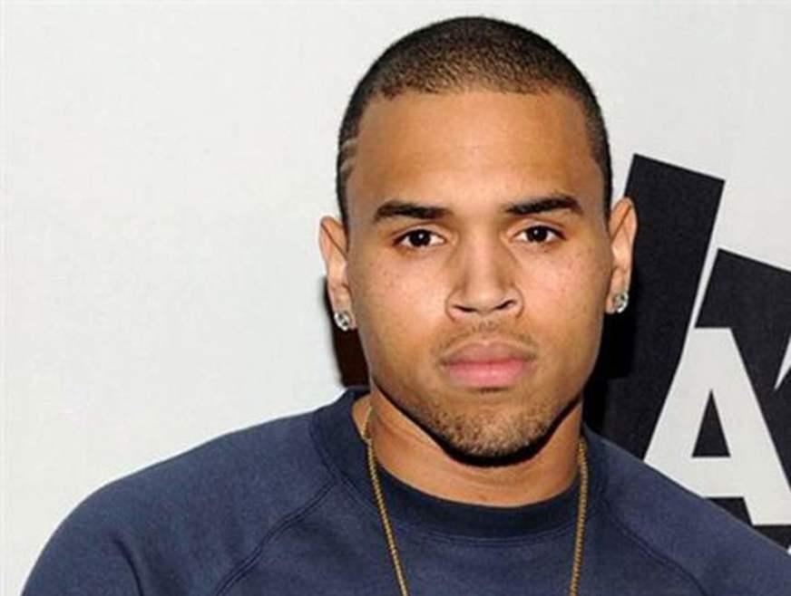 Após ser acusado de estupro, cantor Chris Brown nega crime e é liberado