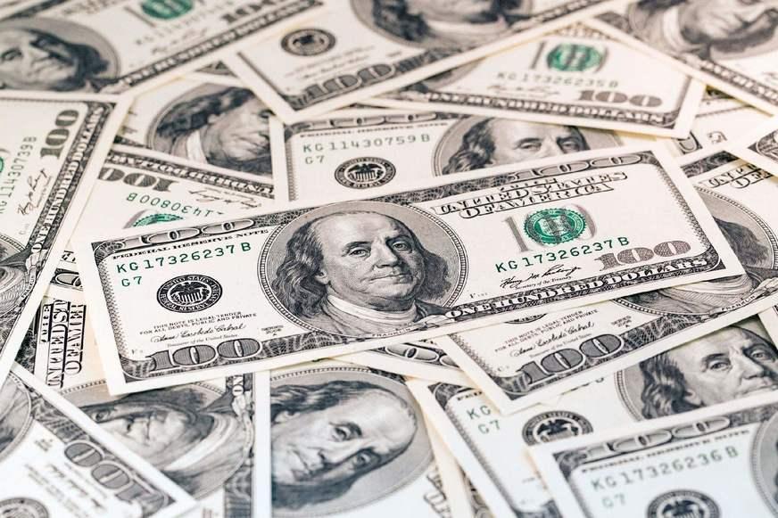 Dólar fecha em queda e Bolsa bate novo recorde com alta de 0,36%