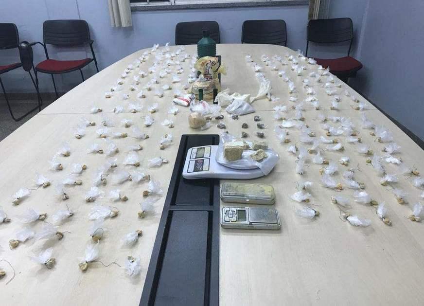 PM apreende mochila com drogas e balanças de precisão na Mini Vila Olímpica