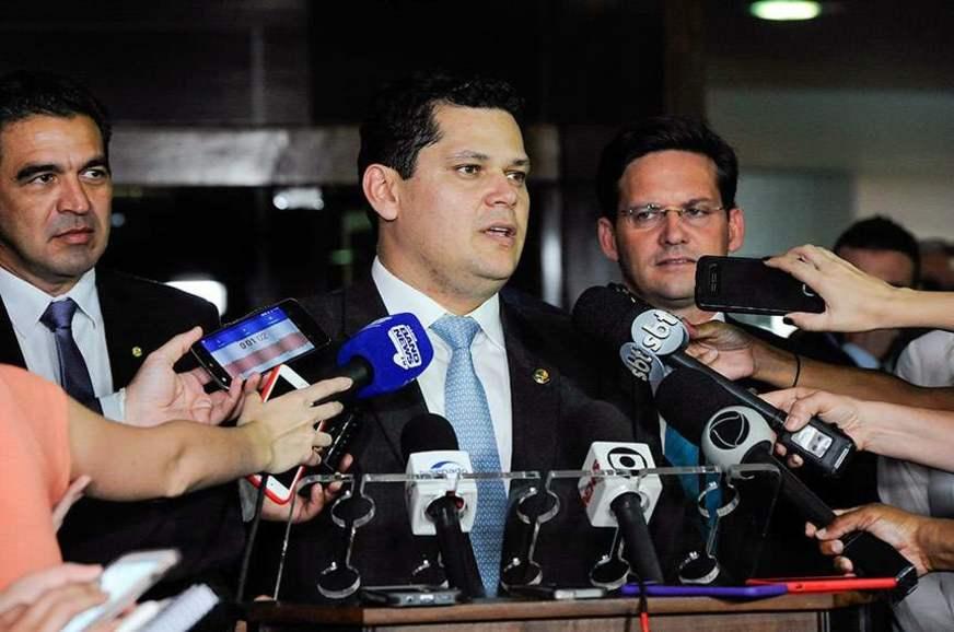 Previdência: Congresso tem que ouvir todos e cortar privilégios, afirma Davi