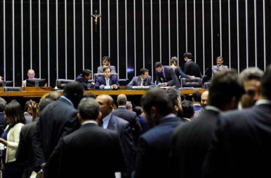 Câmara aprova projeto que suspende decreto sobre sigilo de documentos
