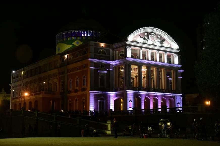 Campanha Janeiro Branco encerra com Teatro Amazonas iluminado; confira
