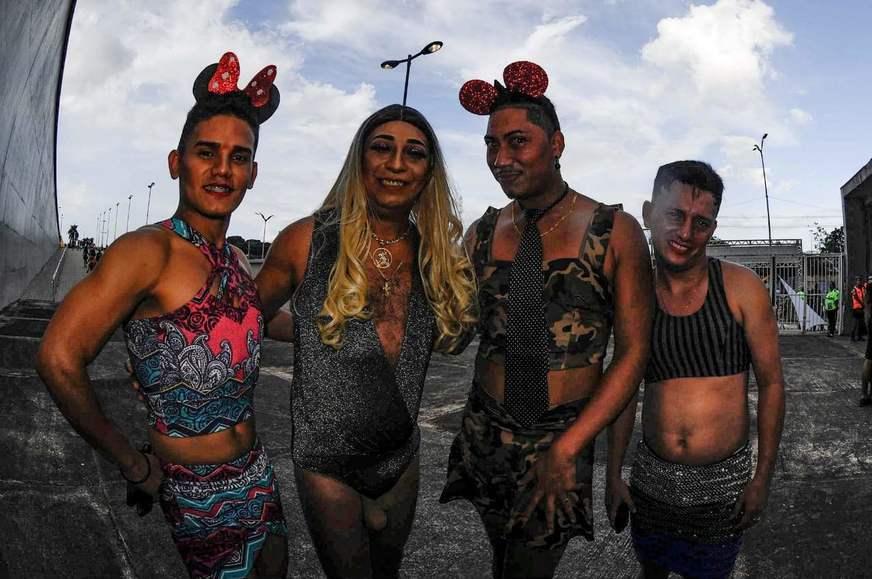 Tradicional Bloco das Piranhas leva irreverência à  Arena da Amazônia