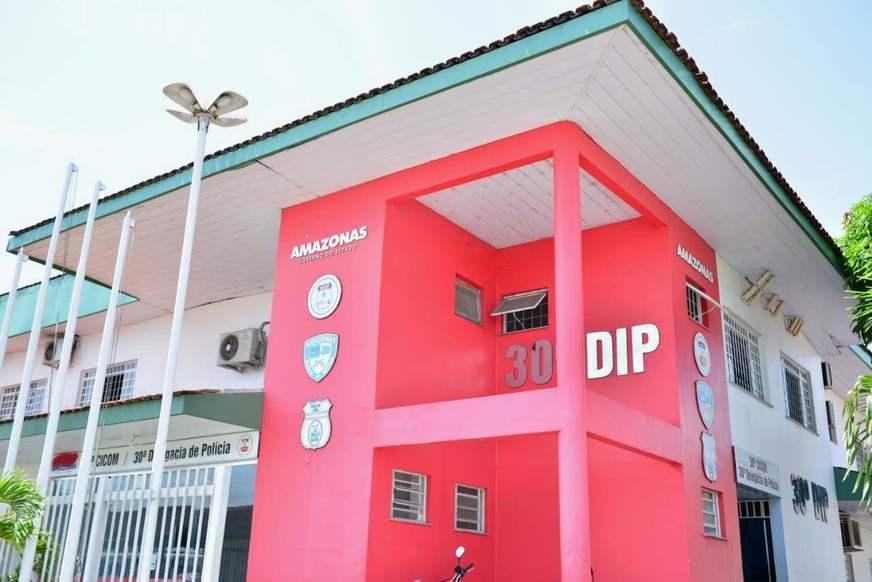 Mulher com deficiência mental é estuprada dentro de casa, em Manaus