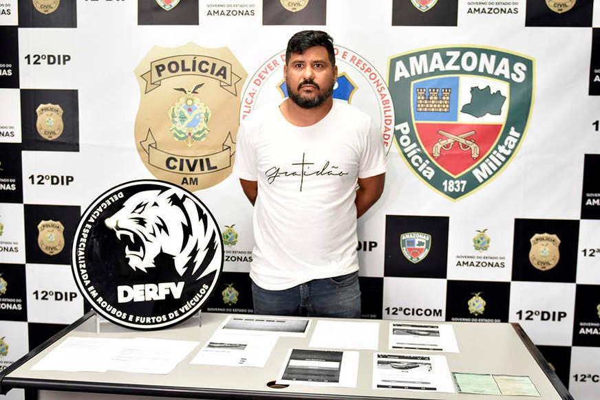 Empresário é preso com veículo de placas clonadas em barbearia no bairro Coroado