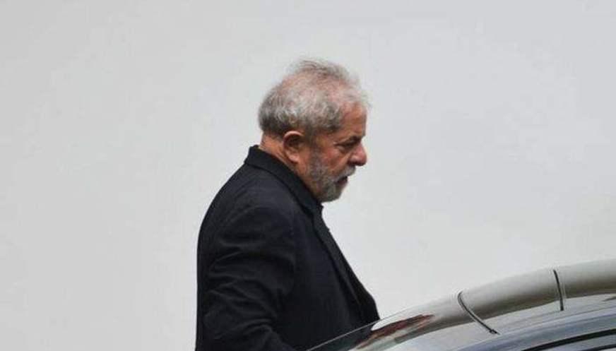 Lula chega a São Bernardo do Campo para participar de velório do neto